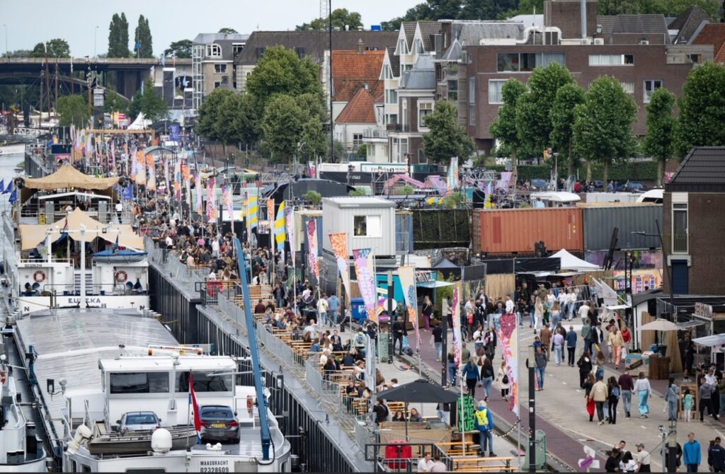 De waalkade op de Nijmeegse Vierdaagsefeesten 2024