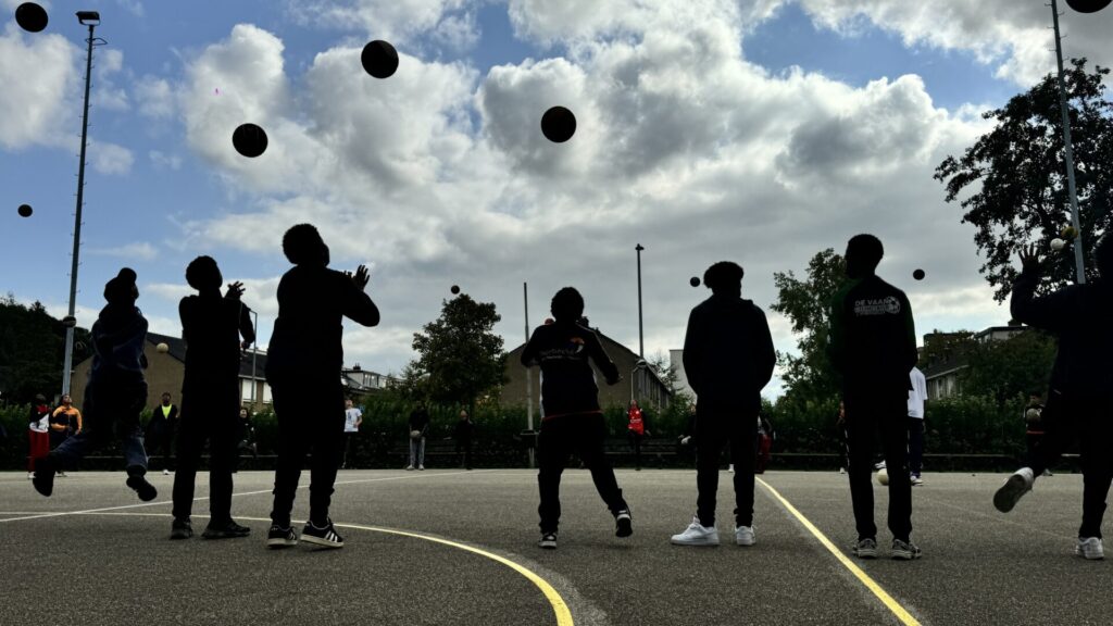 alle ballen in de lucht bij Thorbecke talentschool