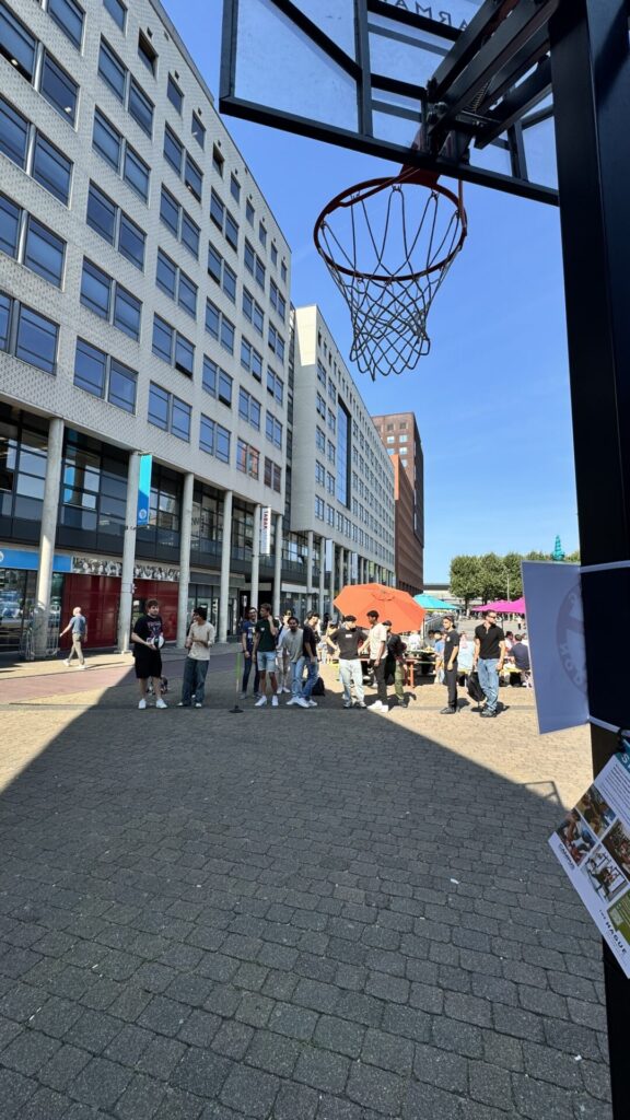 Haagse hoge school opening nieuwe schooljaar interactie showcase basketball