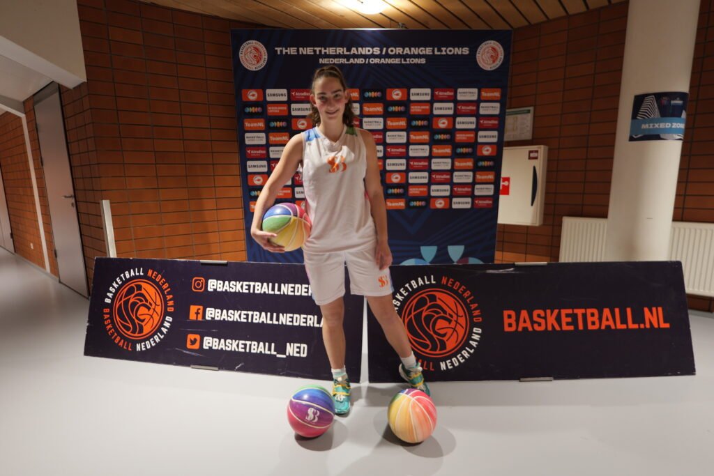 Just liza van showcase basketbal