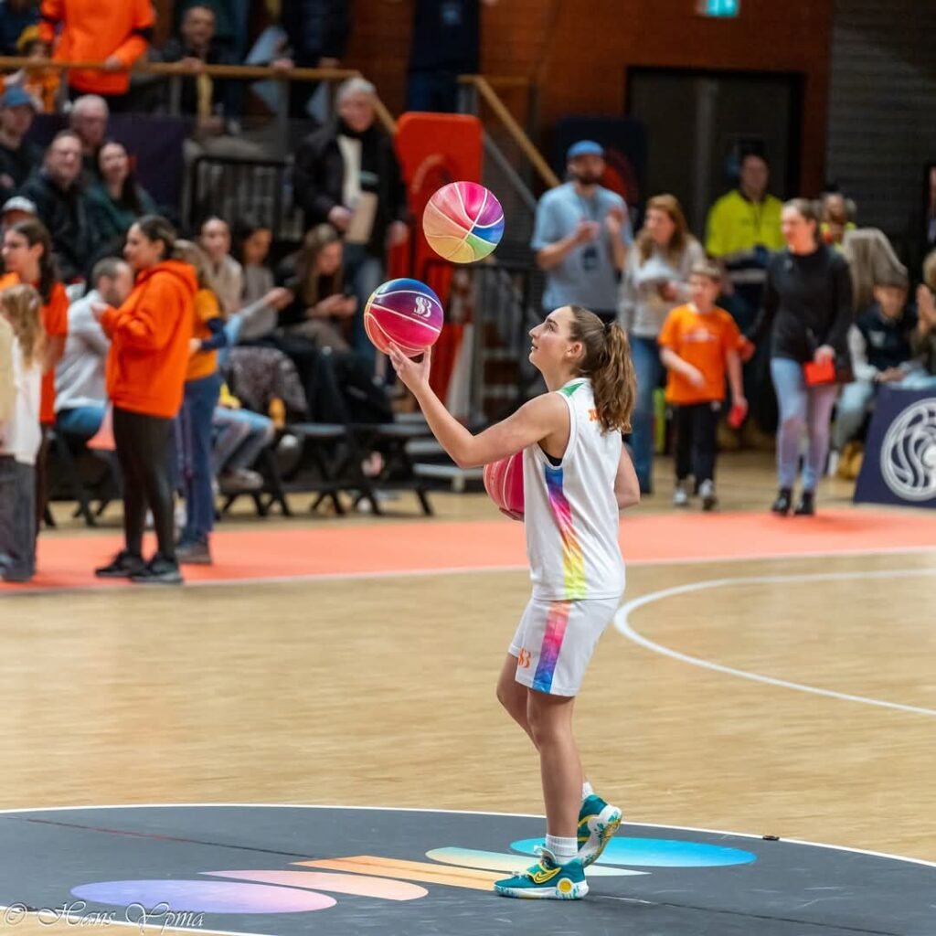 Just liza van showcase basketbal optreden team nl