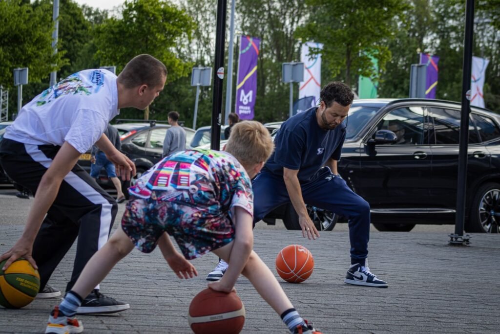 interactie en fun bij heroes x mr fillet x Showcase basketballl