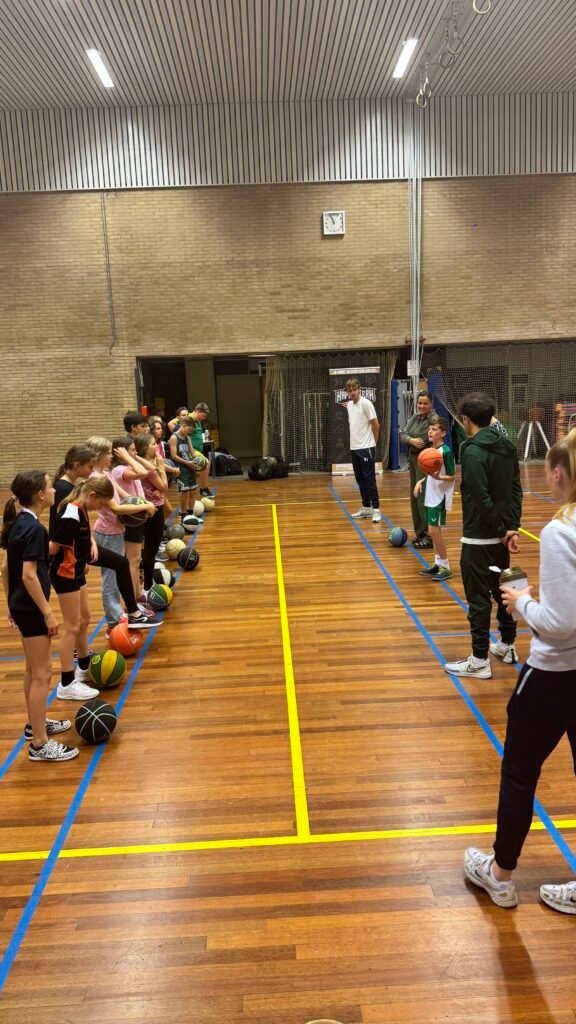 vragen en keuzes maken kapot sterk en showcase basketball