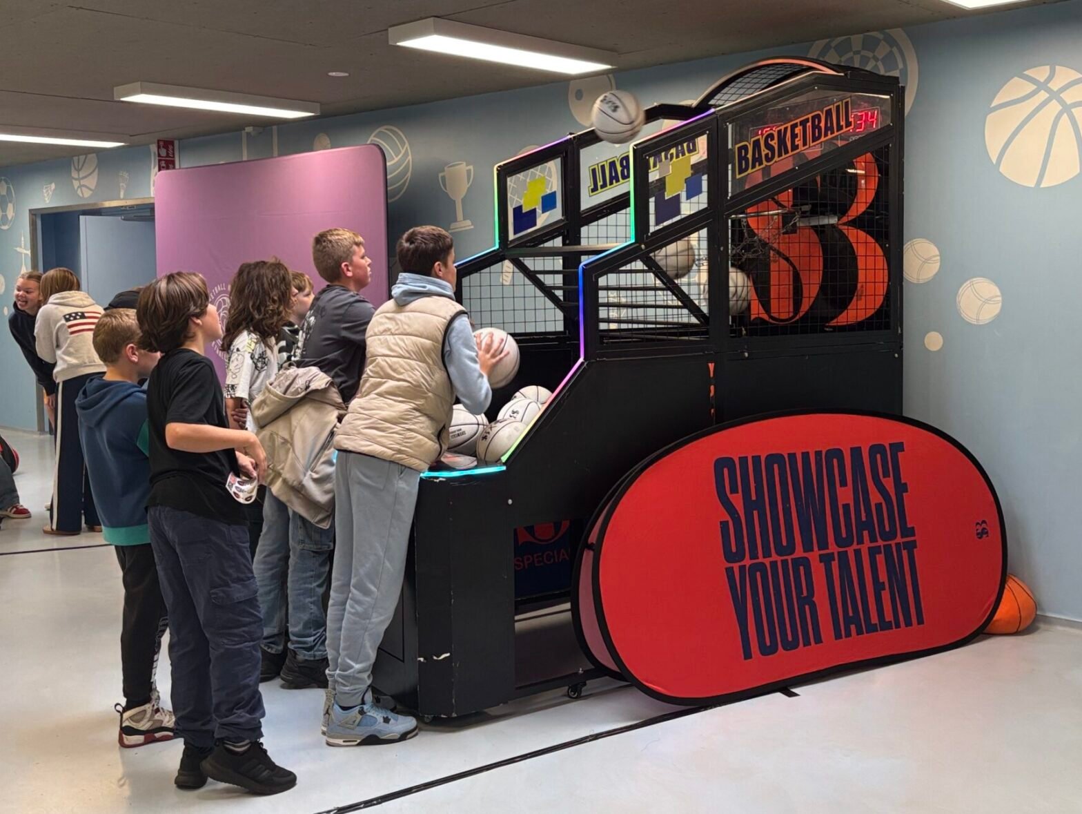 De SB Arcade Machine in Katwijk bij de Supercup van de vrouwen