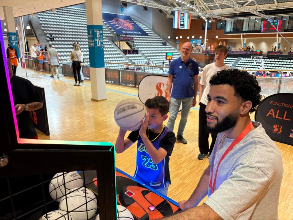 Showcase Basketball met Arcade Machine bij Nederland