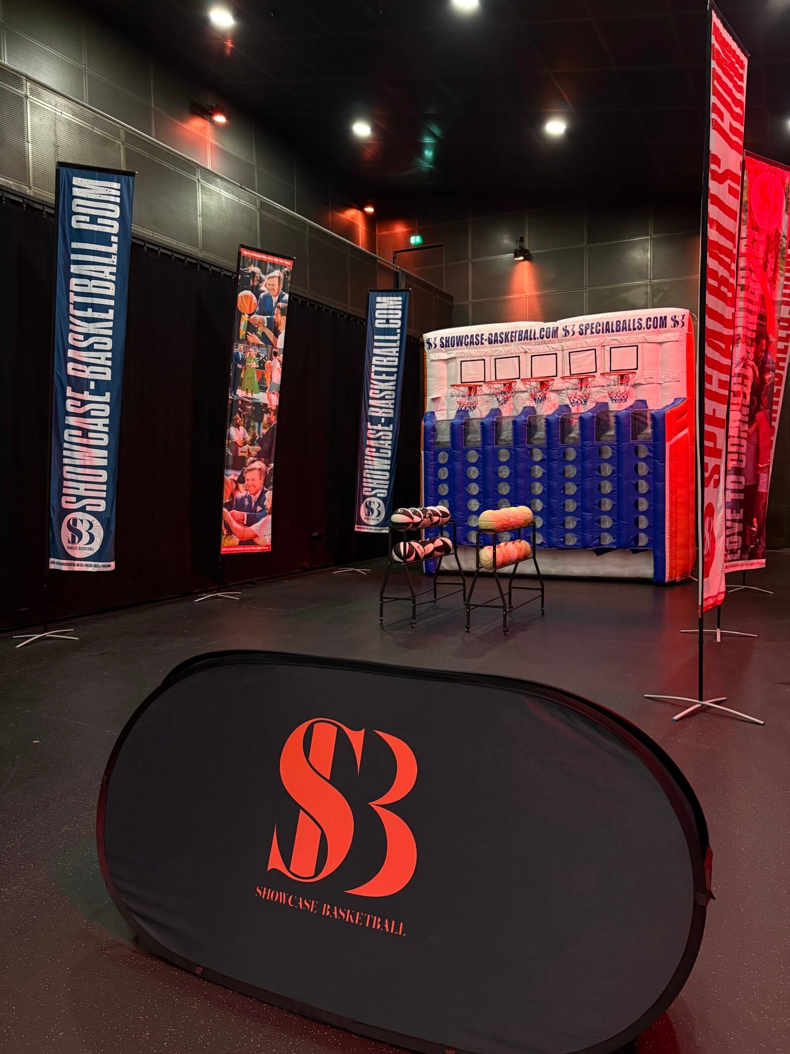Showcase basketball met het 4 op een rij spel bij de Atventure Games