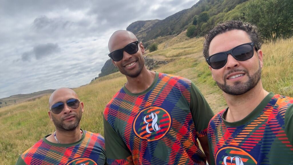 Vrienden showcase basketball op Arthur seat x special balls tracksuits